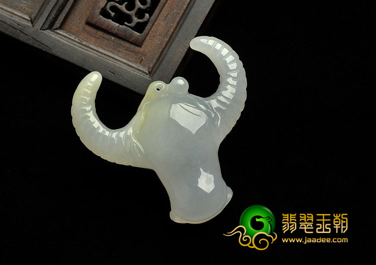糯冰种无色缅甸翡翠A货牛头挂件