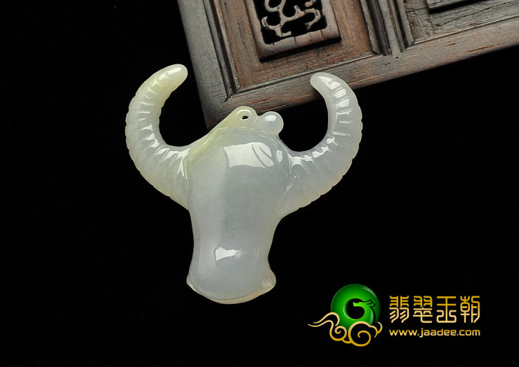 糯冰种无色缅甸翡翠A货牛头挂件