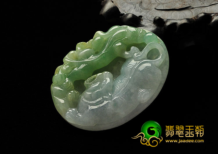 糯冰种三彩缅甸翡翠A货龙虎牌挂件