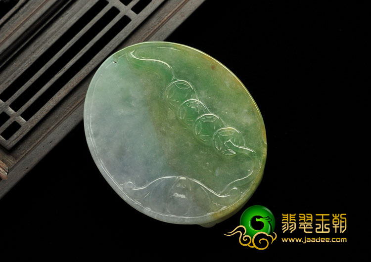 糯冰种三彩缅甸翡翠A货龙虎牌挂件
