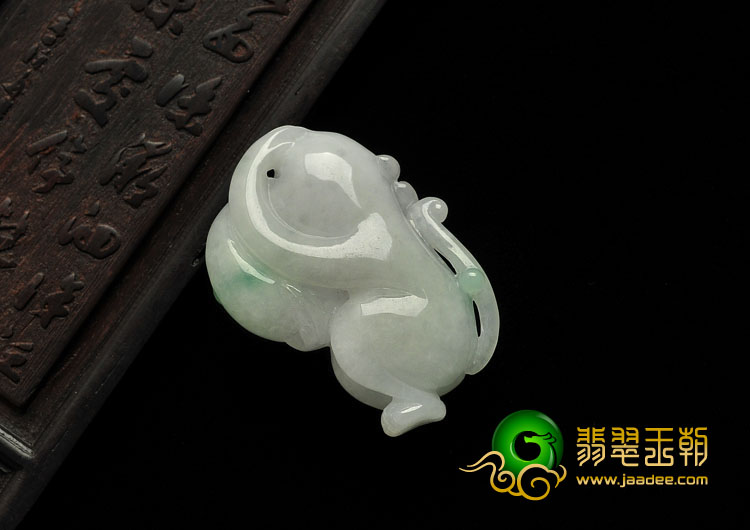 糯冰种白底青缅甸翡翠A货猴子挂件