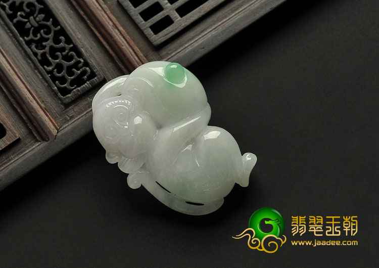 糯冰种白底青缅甸翡翠A货猴子挂件