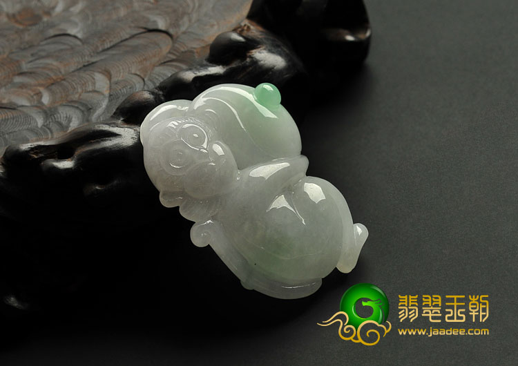 糯冰种白底青缅甸翡翠A货猴子挂件