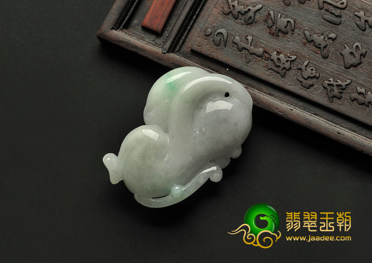 糯冰种白底青缅甸翡翠A货猴子挂件