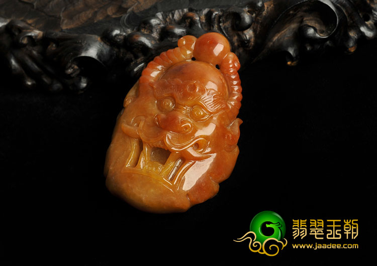 feicui细糯种红翡缅甸翡翠A货牛头挂件