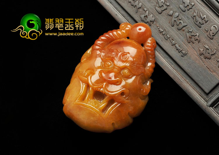 feicui细糯种红翡缅甸翡翠A货牛头挂件