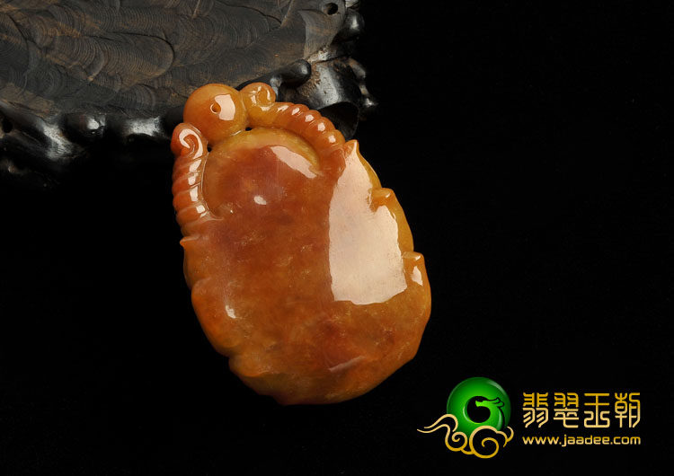 feicui细糯种红翡缅甸翡翠A货牛头挂件