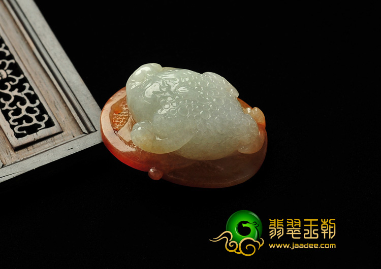 糯冰种黄翡缅甸翡翠A货金蟾挂件
