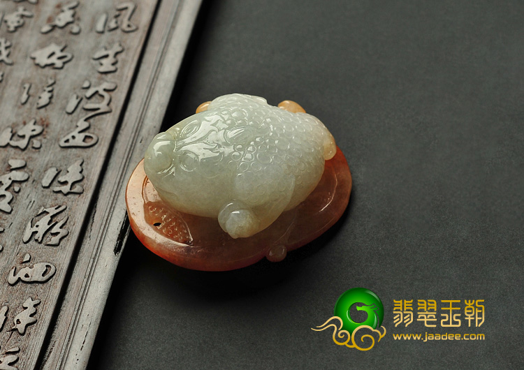 糯冰种黄翡缅甸翡翠A货金蟾挂件