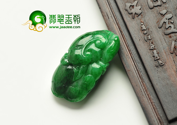 糯冰种翠色缅甸翡翠A货如意挂件