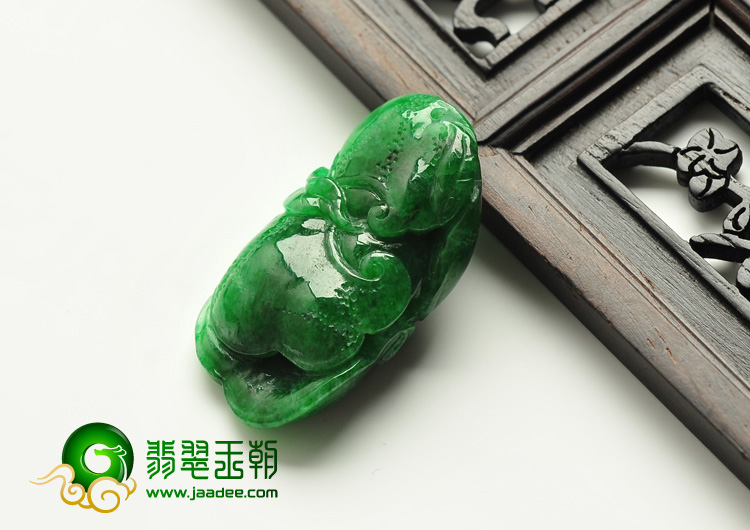糯冰种翠色缅甸翡翠A货如意挂件