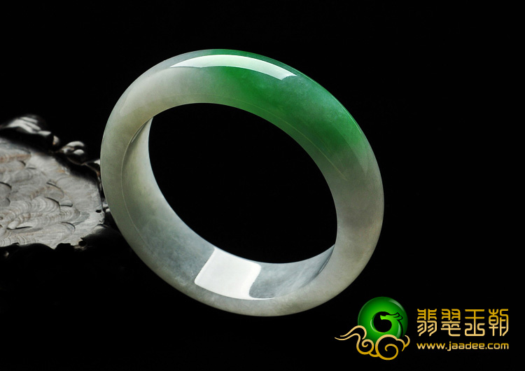 糯冰种翠色缅甸翡翠A货手镯（58.9mm）