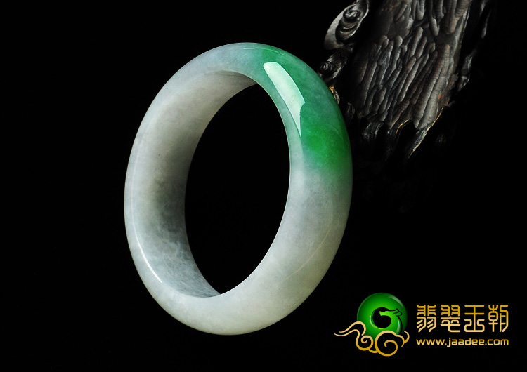 糯冰种翠色缅甸翡翠A货手镯（58.9mm）