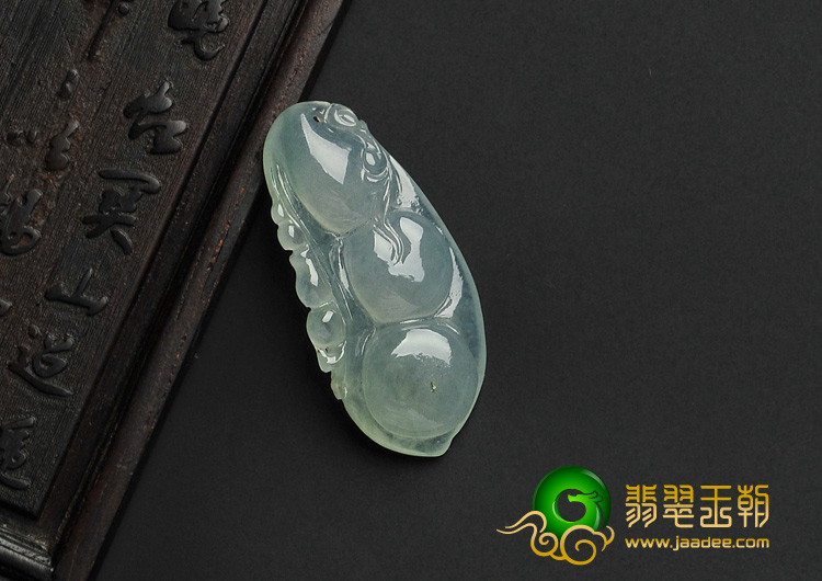 冰种晴水缅甸翡翠A货四季豆挂件