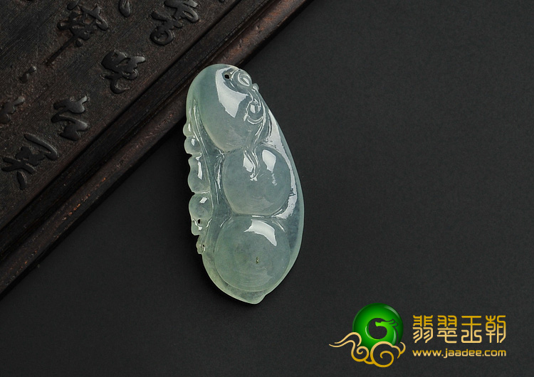 冰种晴水缅甸翡翠A货四季豆挂件