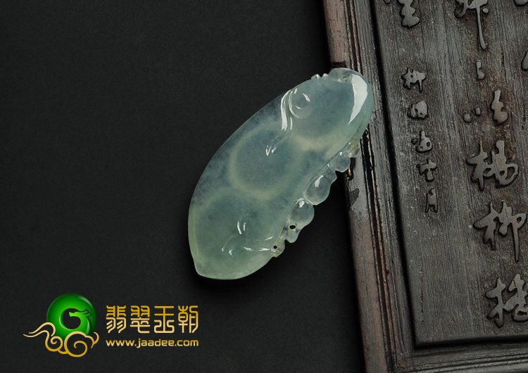 冰种晴水缅甸翡翠A货四季豆挂件
