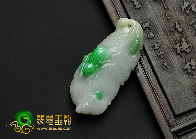 细糯种飘翠缅甸翡翠A货寻枝摘叶挂件