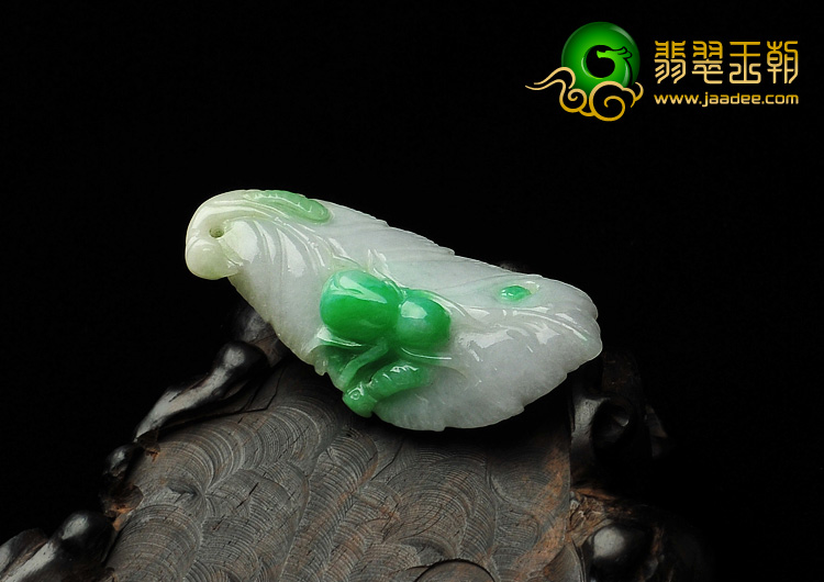 细糯种飘翠缅甸翡翠A货寻枝摘叶挂件