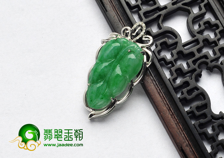 糯冰种翠色缅甸翡翠A货镶白金金枝玉叶胸坠（真钻）