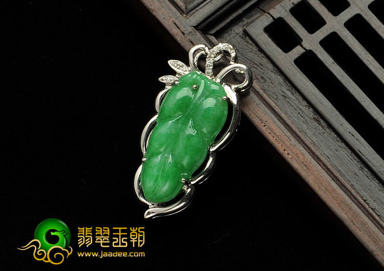 糯冰种翠色缅甸翡翠A货镶白金金枝玉叶胸坠（真钻）