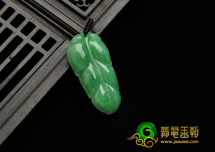糯冰种翠色缅甸翡翠A货叶子挂件
