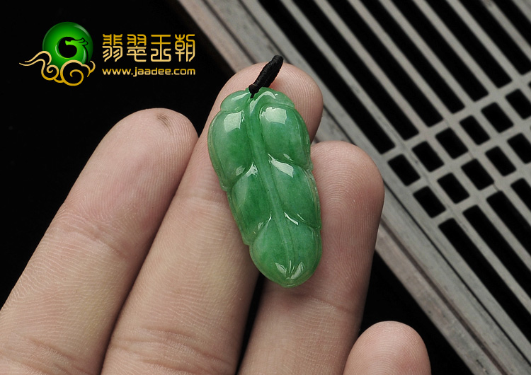 糯冰种翠色缅甸翡翠A货叶子挂件