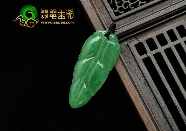 糯冰种翠色缅甸翡翠A货叶子挂件
