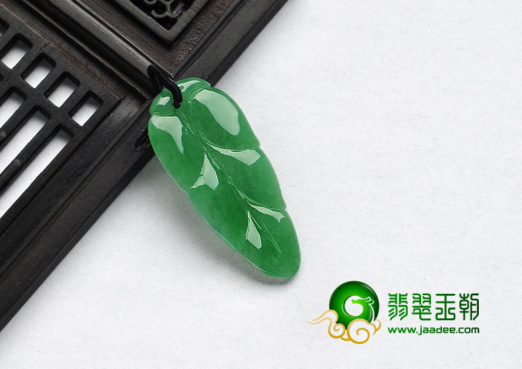 糯冰种翠色缅甸翡翠A货叶子挂件