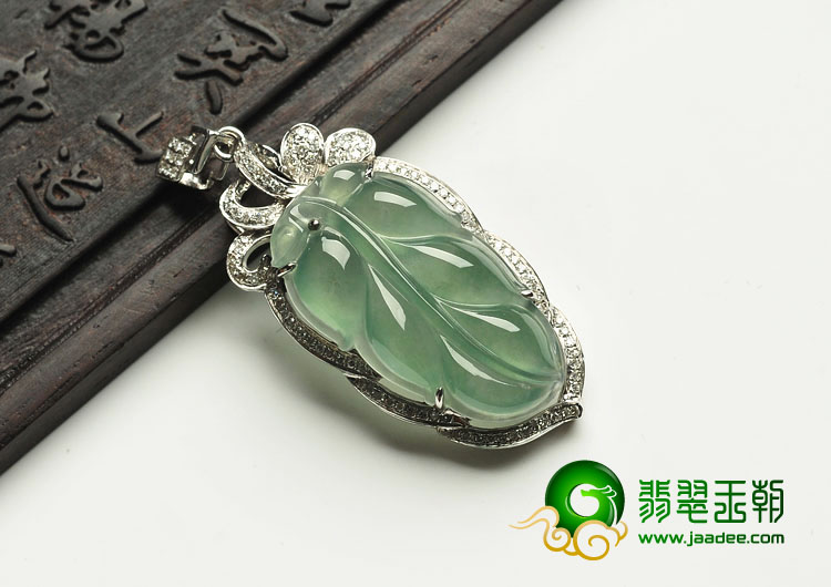 冰玻种晴水缅甸翡翠A货镶白金金枝玉叶胸坠（真钻）
