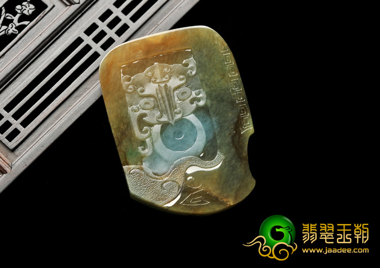 糯冰种青褐色缅甸翡翠A货仿古龙牌挂件