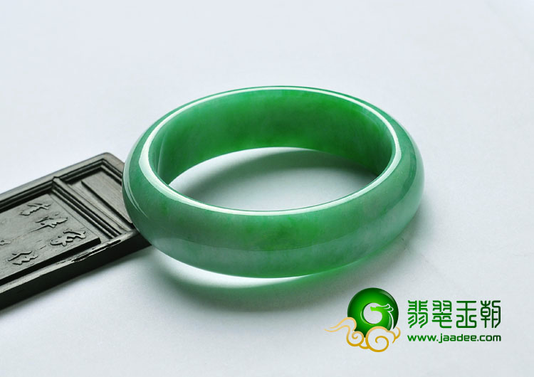 糯冰种阳绿缅甸翡翠A货手镯（59.6mm）