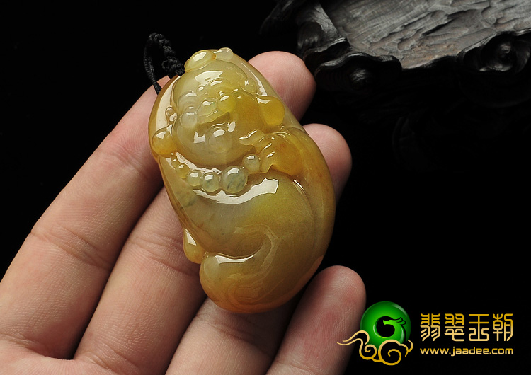 糯冰种黄翡缅甸翡翠A货笑佛挂件