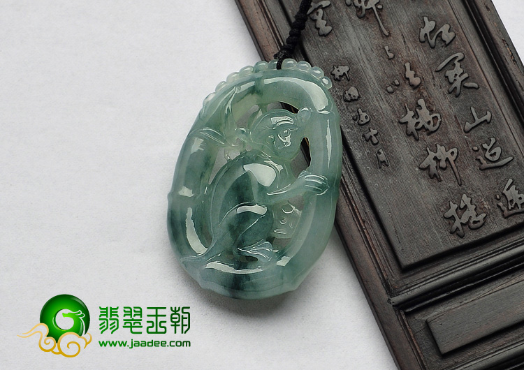 糯冰种飘花缅甸翡翠A货灵猴献寿挂件