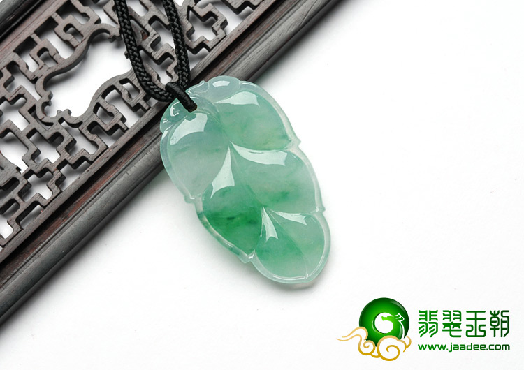 feicui冰种飘花缅甸翡翠A货叶子挂件