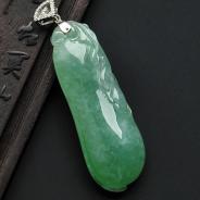 冰种淡绿缅甸翡翠A货镶白金扣福瓜挂件（真钻）