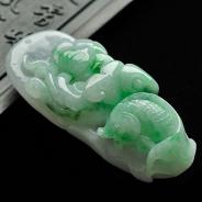 细糯种翠色缅甸翡翠A货年年有余挂件