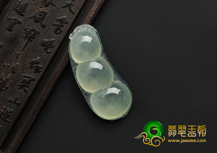 冰种晴水缅甸翡翠A货四季豆挂件