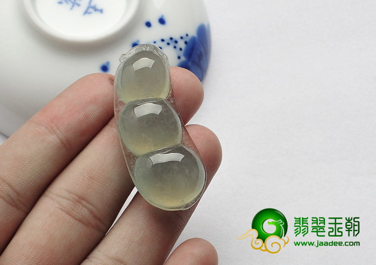 冰种晴水缅甸翡翠A货四季豆挂件