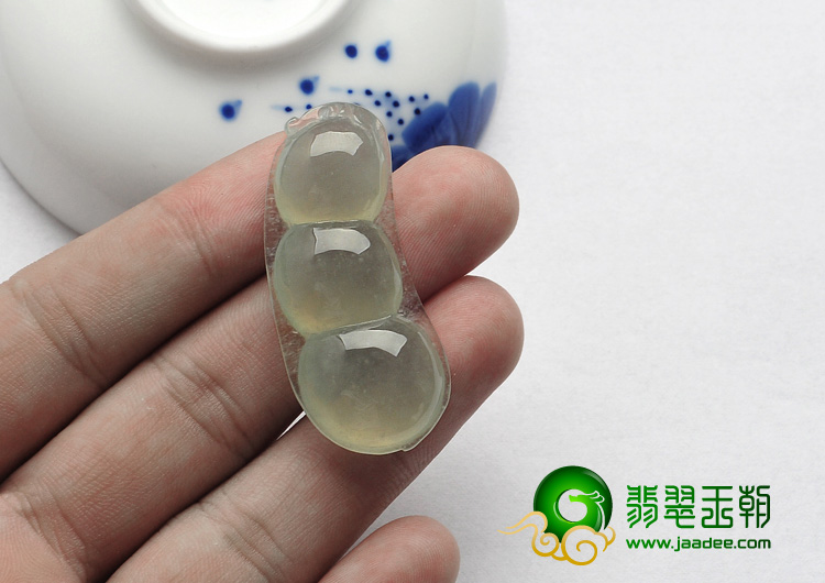 冰种晴水缅甸翡翠A货四季豆挂件