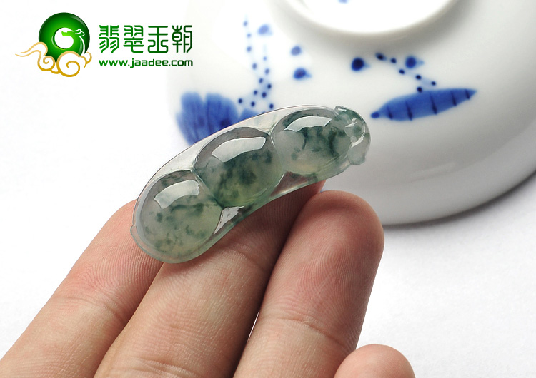 冰种飘花缅甸翡翠A货四季豆挂件