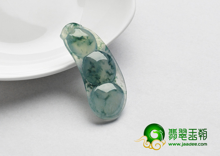 冰种飘花缅甸翡翠A货四季豆挂件