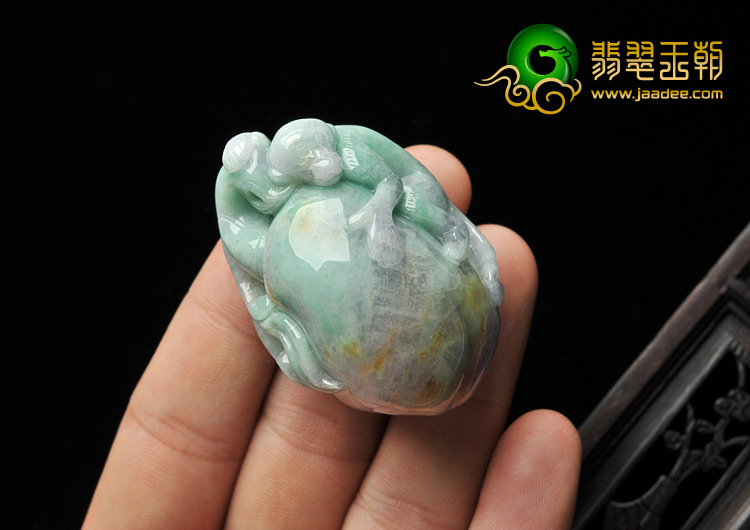 细糯种三彩缅甸翡翠A货灵猴献桃挂件- 挂件- 翡翠王朝