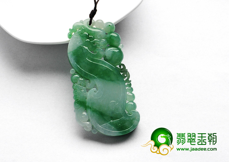 糯冰种翠色缅甸翡翠A货龙牌挂件