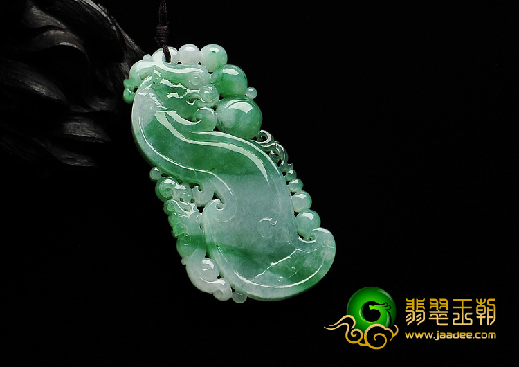 糯冰种翠色缅甸翡翠A货龙牌挂件