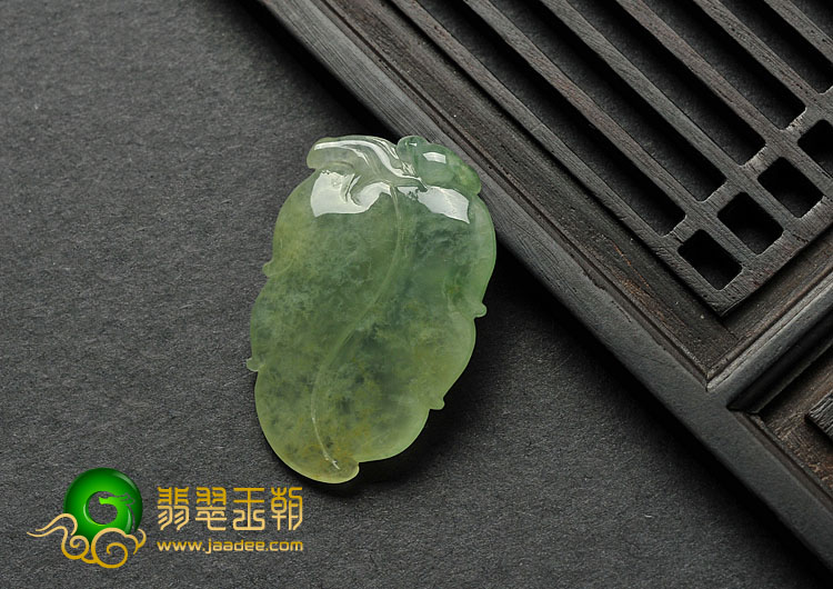 冰种淡黄翡缅甸翡翠A货叶子挂件