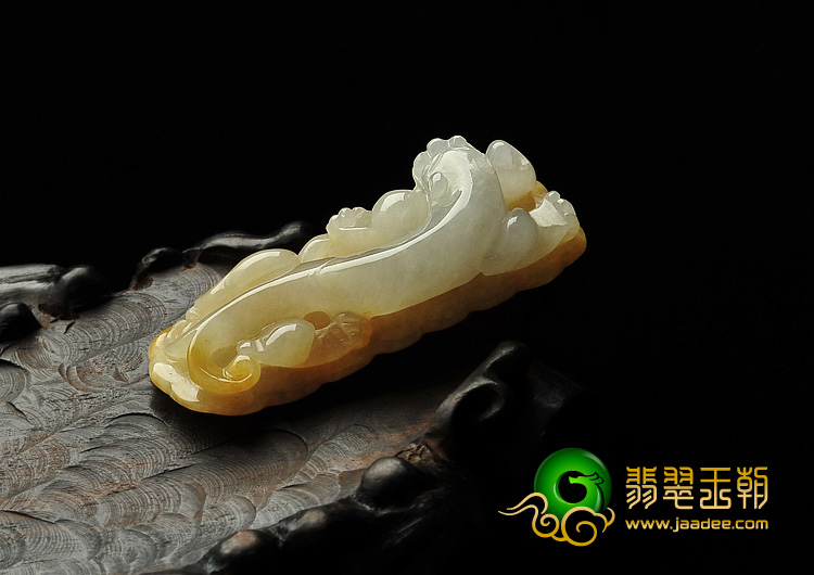 细糯种黄翡缅甸翡翠A货螭龙挂件