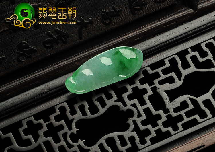feicui糯冰种飘花缅甸翡翠A货四季豆挂件