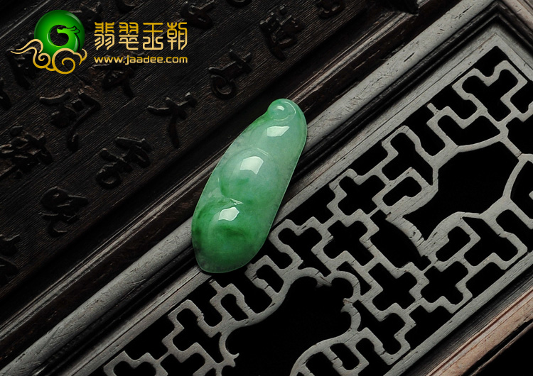 feicui糯冰种飘花缅甸翡翠A货四季豆挂件