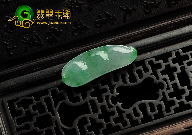 糯冰种飘花缅甸翡翠A货四季豆挂件