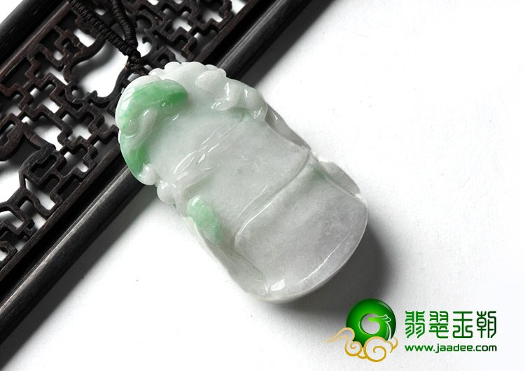 细糯种白底青缅甸翡翠A货节节高挂件